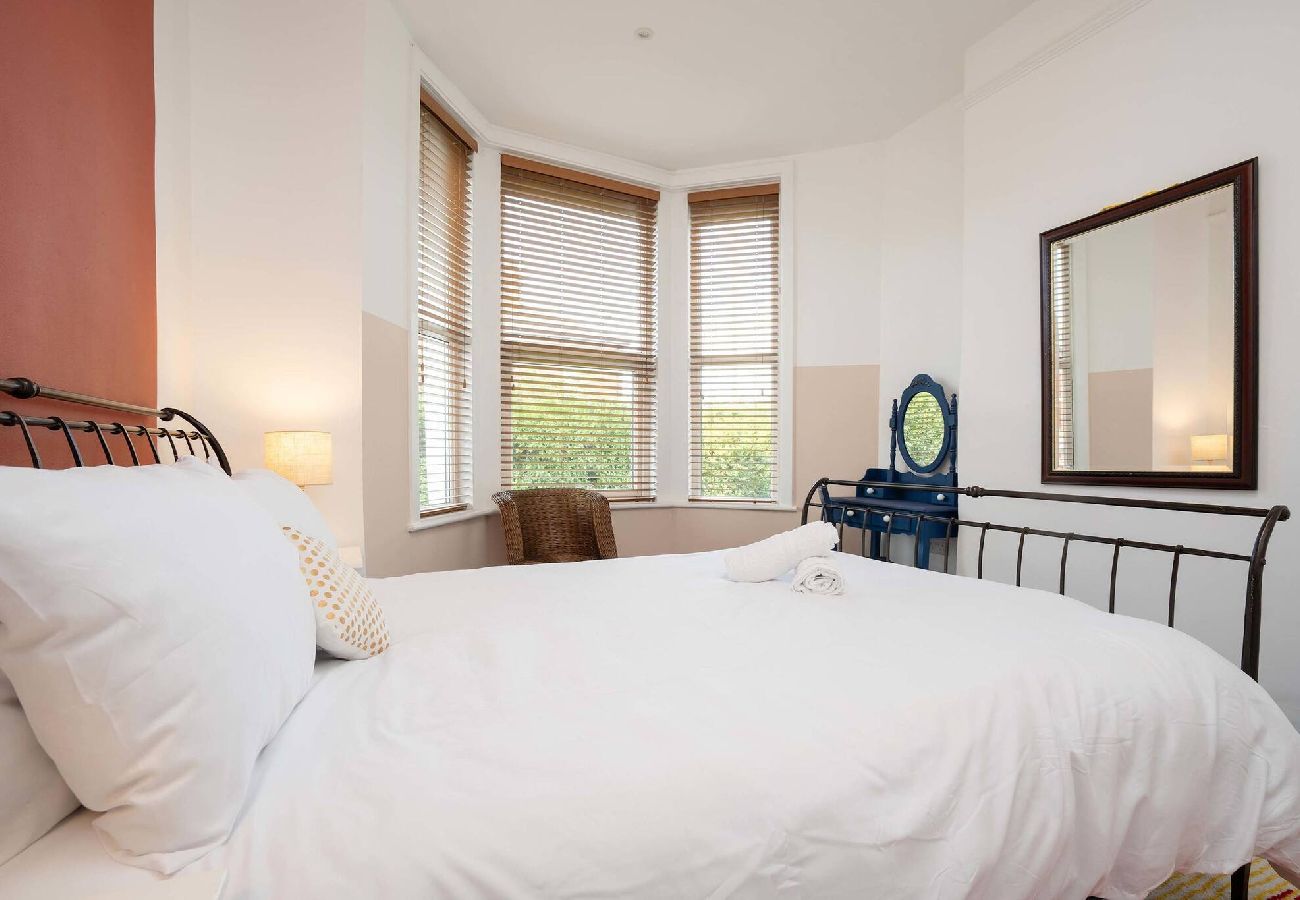 Apartment in Southport - Santiago 2 Southport - Free Private Parking Wi-Fi 