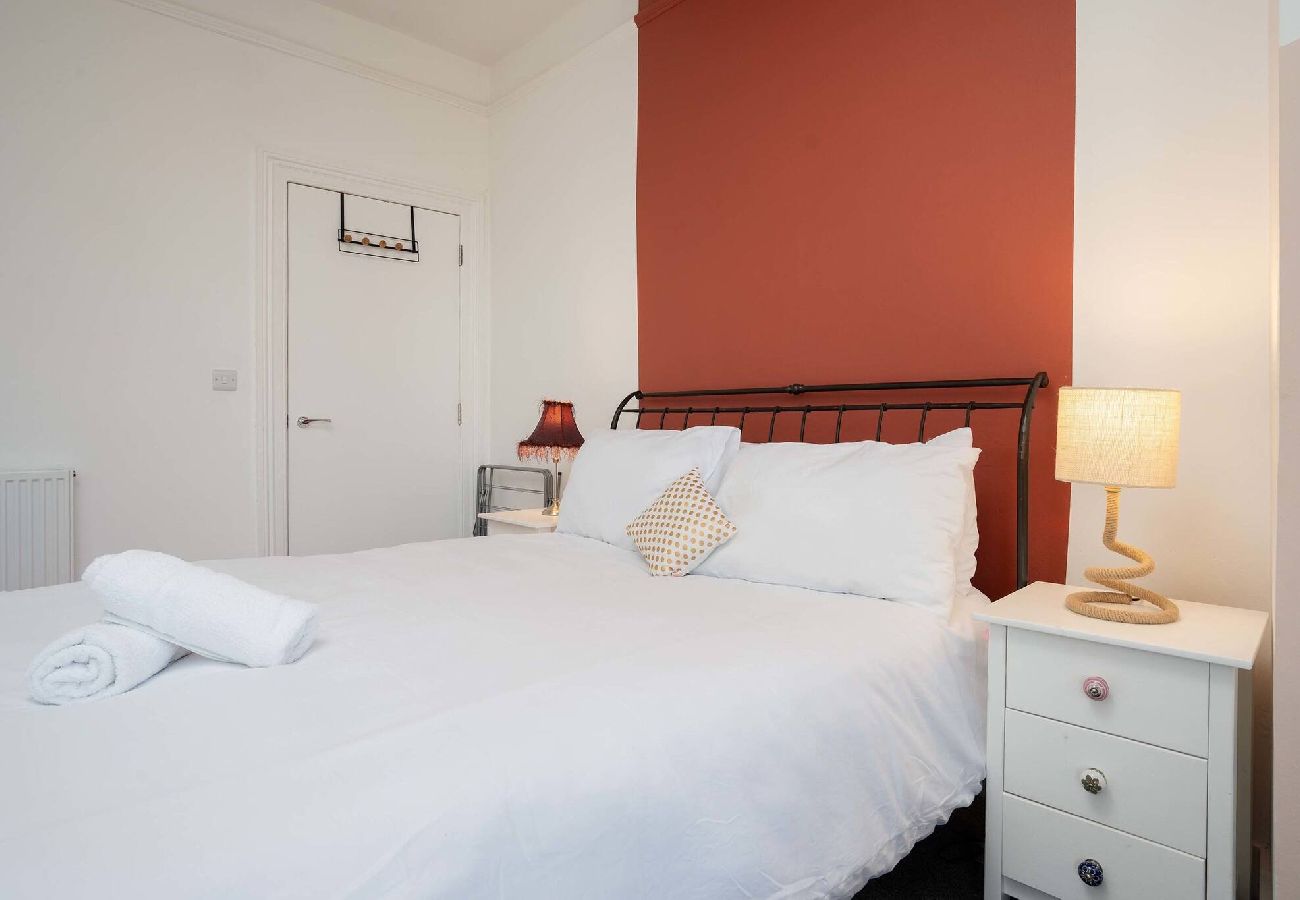 Apartment in Southport - Santiago 2 Southport - Free Private Parking Wi-Fi 