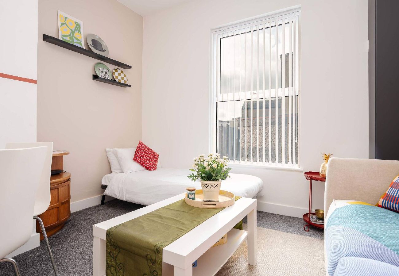 Apartment in Southport - Santiago 2 Southport - Free Private Parking Wi-Fi 