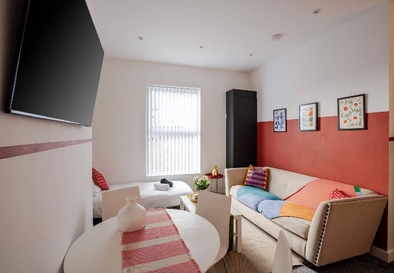 Apartment in Southport - Santiago 2 Southport - Free Private Parking Wi-Fi 