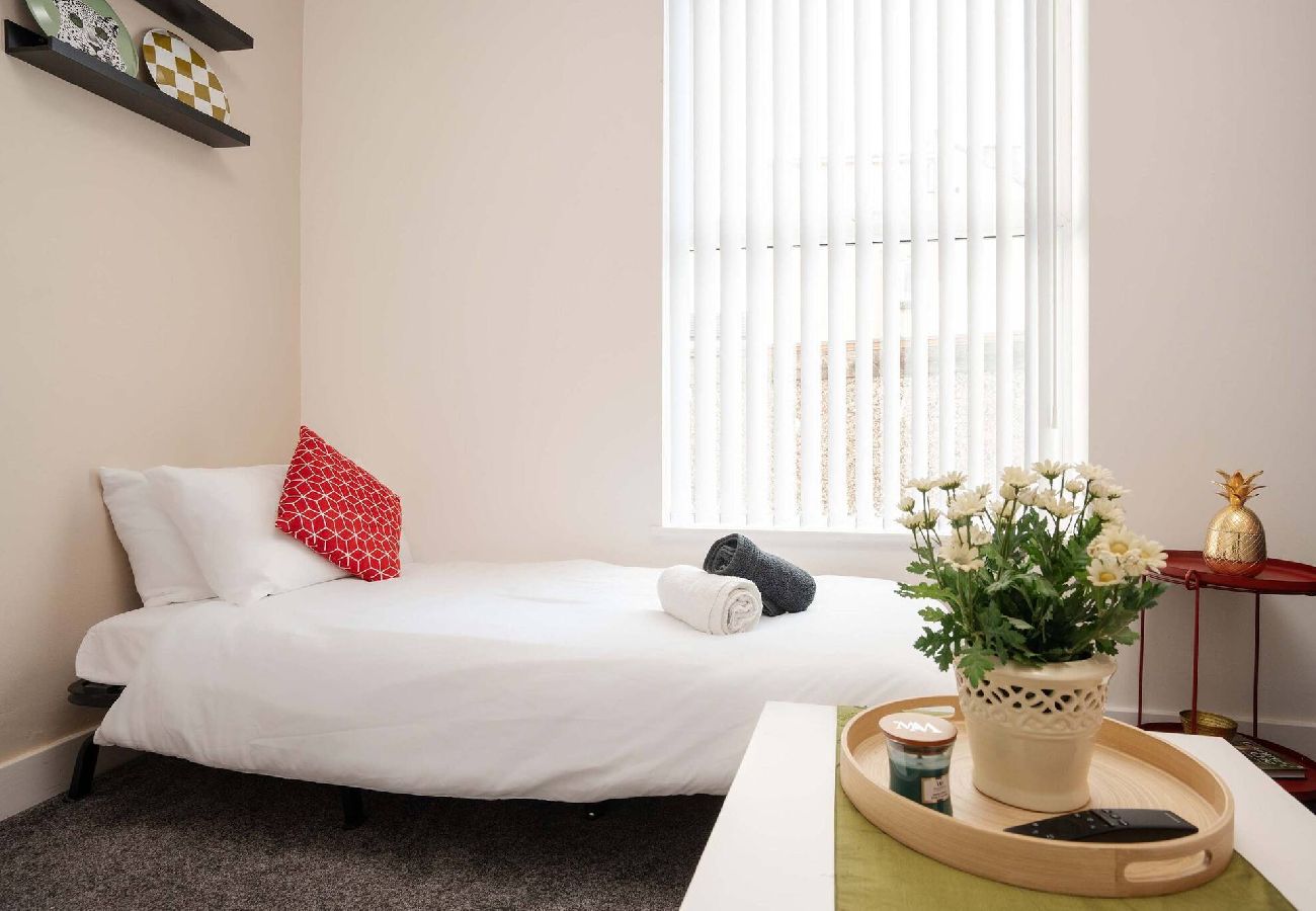 Apartment in Southport - Santiago 2 Southport - Free Private Parking Wi-Fi 