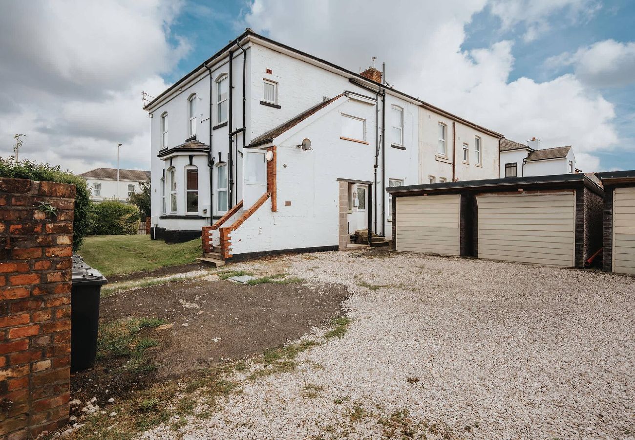 Apartment in Southport - Santiago 2 Southport - Free Private Parking Wi-Fi 