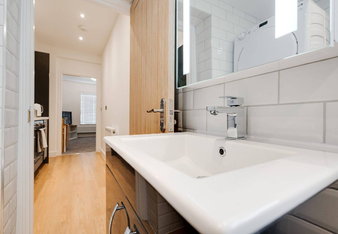 Apartment in Stockport - Fredo's Apt - 1 bed, Free Parking, Wi-Fi, Hospital 