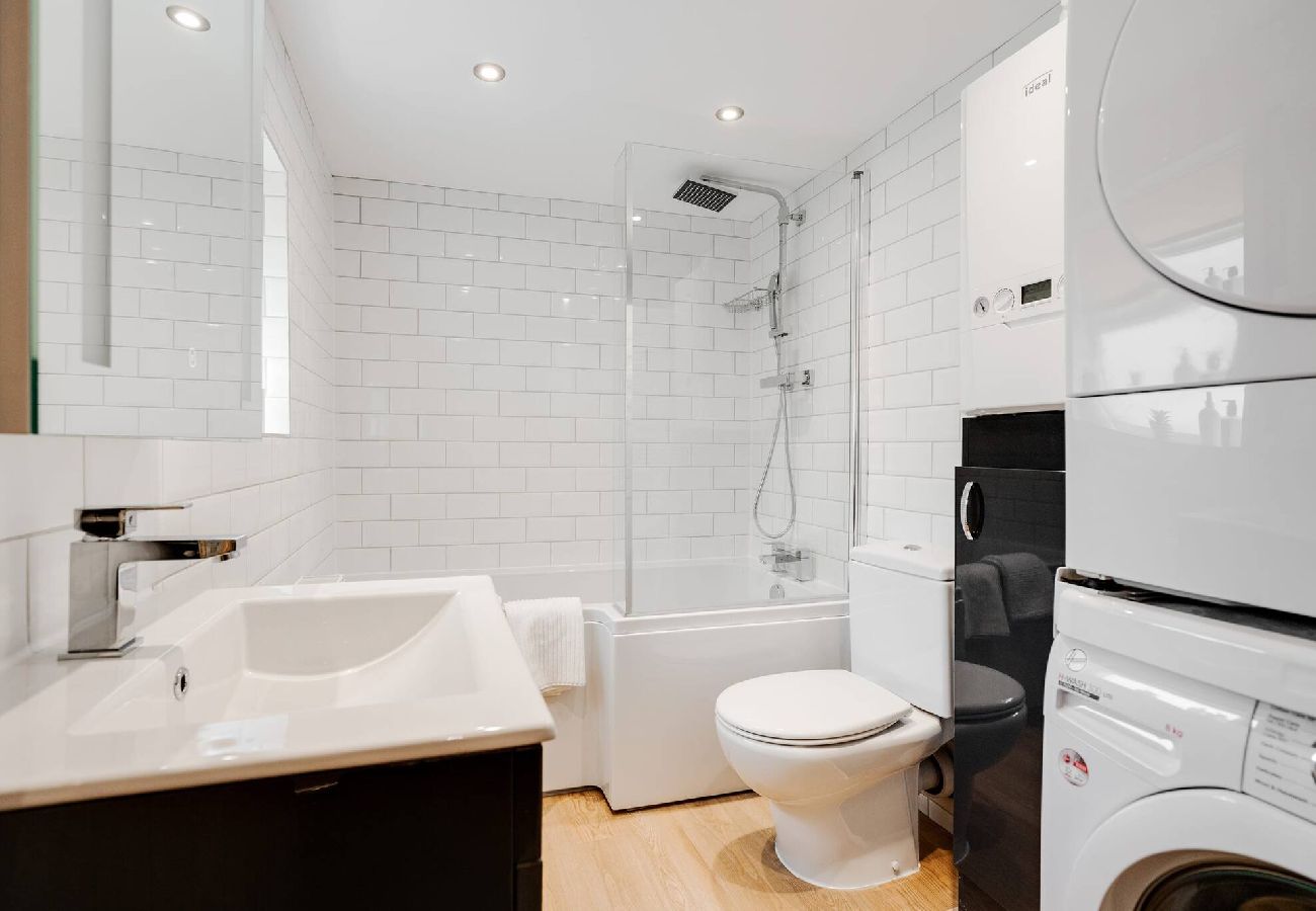 Apartment in Stockport - Fredo's Apt - 1 bed, Free Parking, Wi-Fi, Hospital 