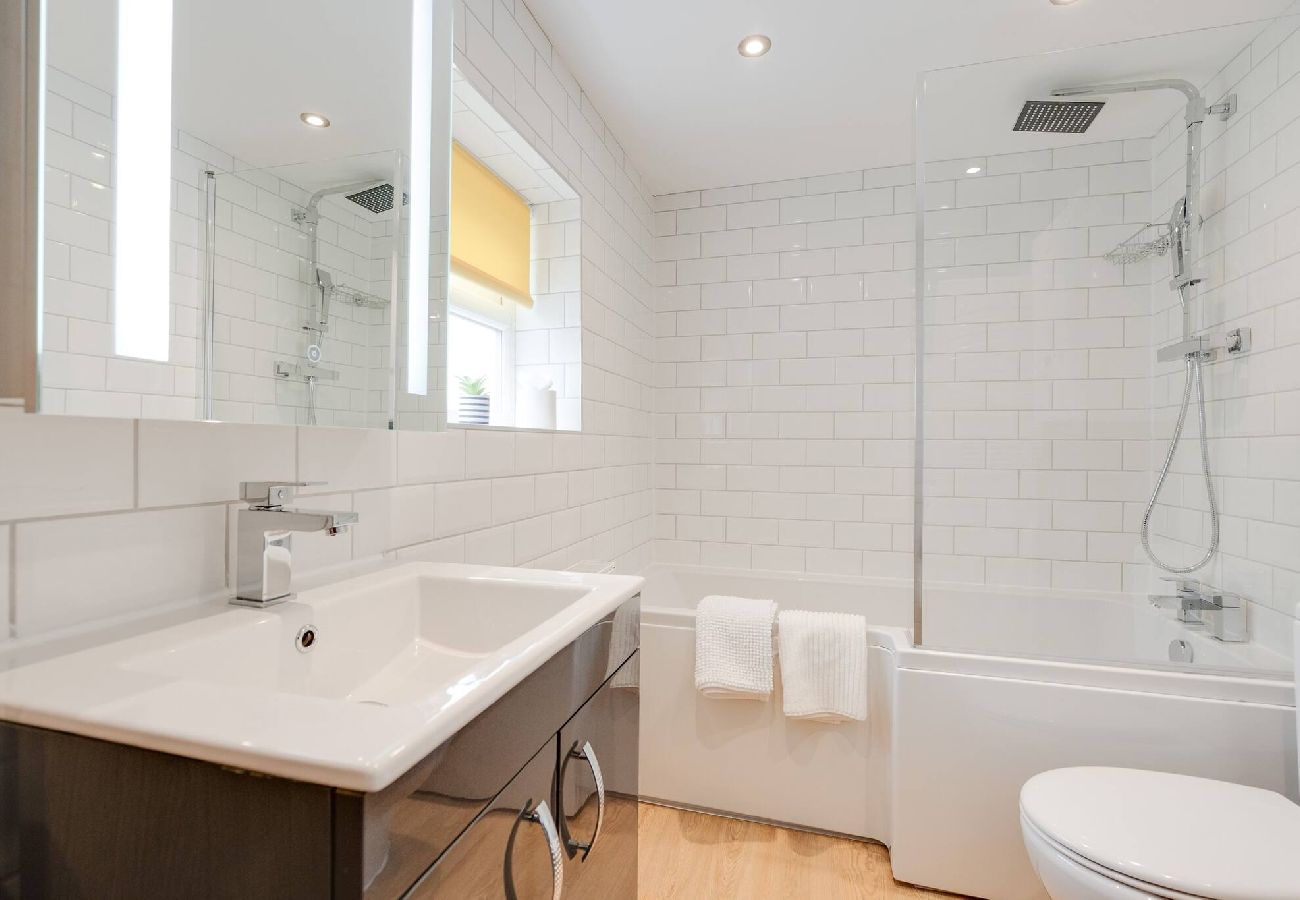 Apartment in Stockport - Fredo's Apt - 1 bed, Free Parking, Wi-Fi, Hospital 